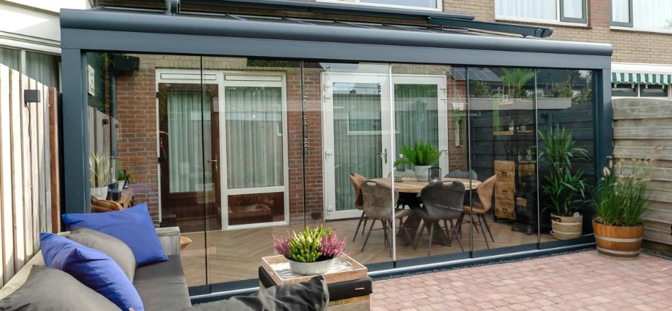 Tuinkamer modern met glaswanden
