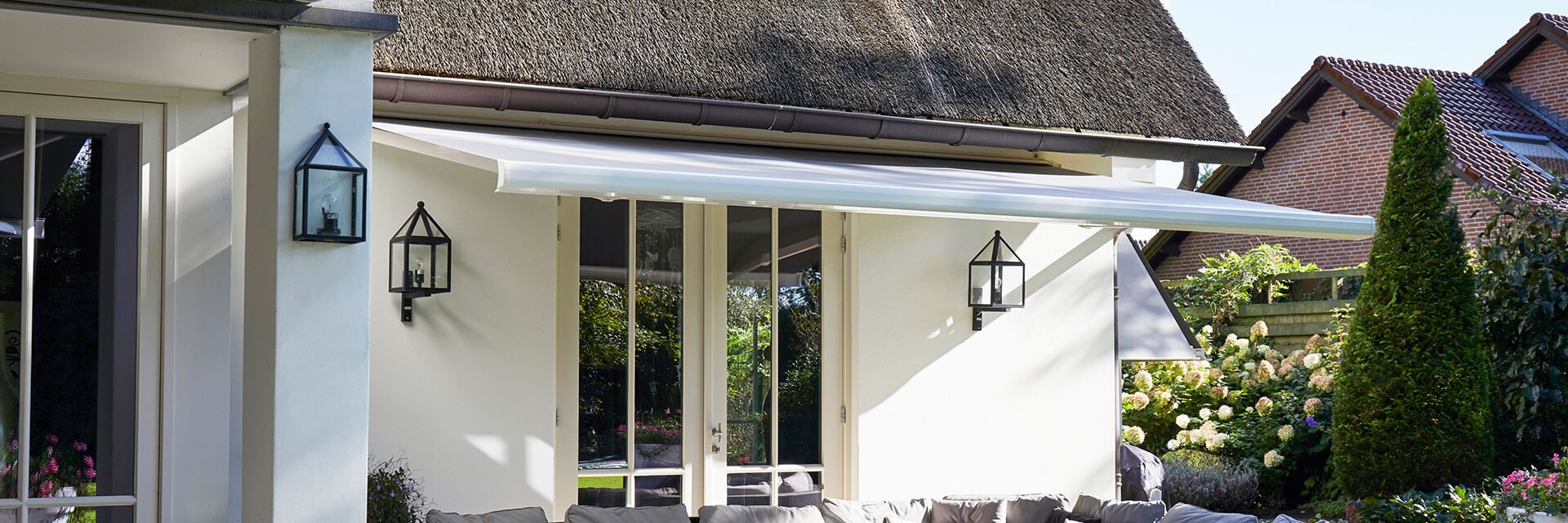 zonwering_knikarmschermen_mijnveranda